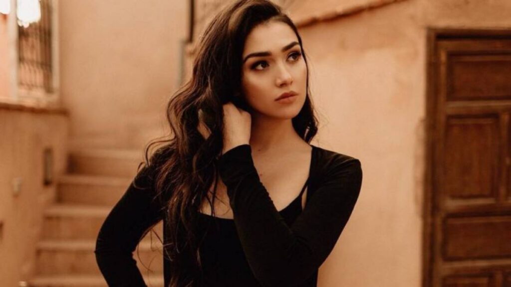 “Mos u gënjeni sepse janë shfrytëzues dhe maniakë” Klea Huta ngre alarmin pas mesazhit që mori në Instagram Klea Huta 2