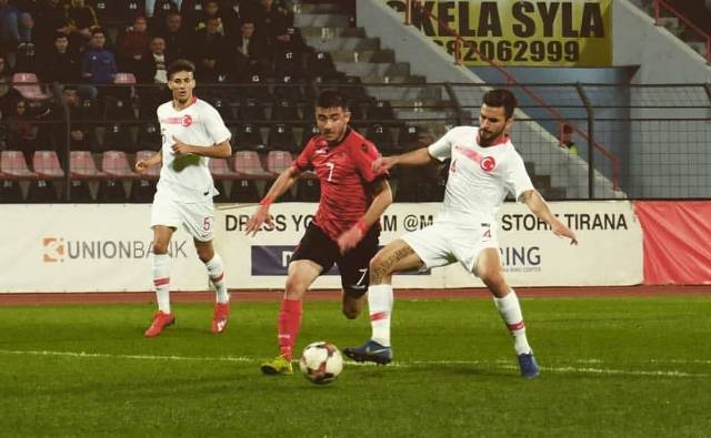 Bushi nuk e grumbulloi, mesfushori i Shpresave firmos me Antaliaspor OMAR IMERI