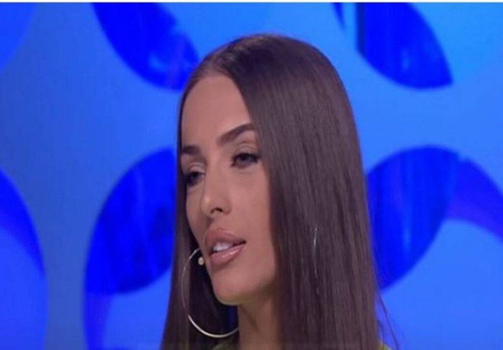 Plas sherri në studion e emisionit ‘Përputhen’, Ana i kthehet Mevlanin: Nuk të bën k**vë veshja! Perputhen