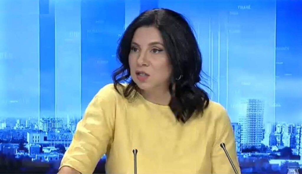 Rudina Xhunga flet troç për largimin e ministres së Arsimit: Besa Shahinit iu dha shansi historik, por ajo tha unë do mendoj për familjen time! Rudina 1