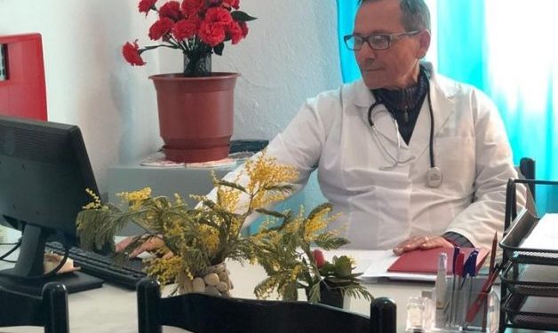 Tragjike/ I shtruar prej dy javësh tek “Shefqet Ndroqi”, ndërron jetë nga COVID-19 mjeku nga Kavaja Sefer Dervishi