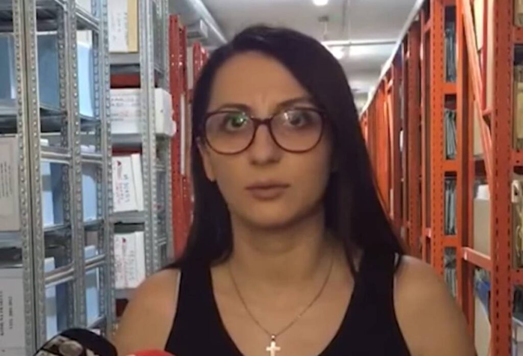 Zjarri në zyrat e Sigurimeve Shoqërore në Fier, Shefja e Arkivës: Janë djegur dokumentet e përditshme, jo ato të vjetërsisë së punës Shefja e sigurieve shoqerore1