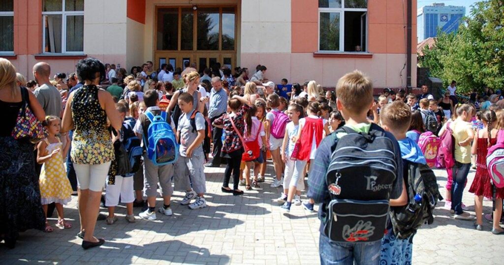 Regjistrimet do të vijojnë deri më 13 shtator/ Në 14 nis shkolla dhe 420 mijë nxënës do ulen në banka Shkolla2