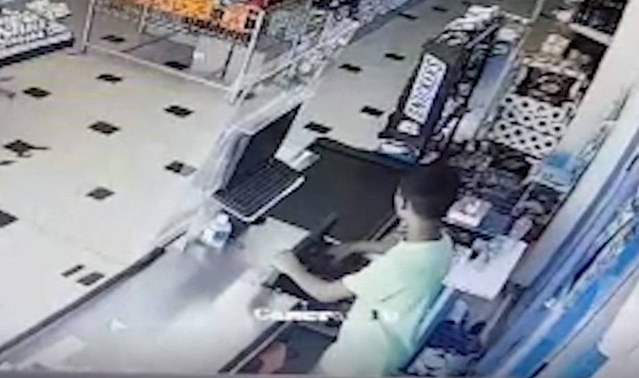 Vidhen 300 mijë lekë në market, menaxheri në Yzberisht ia mban kasieres dhe e kërcënon me padi Vjedhja
