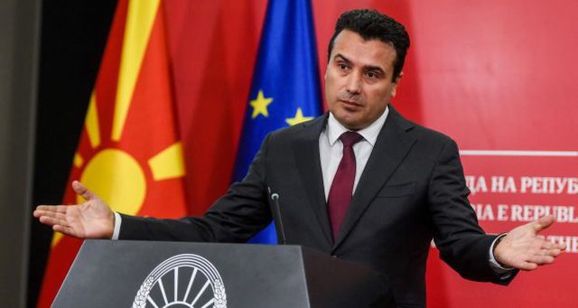 Maqedonia na jep leksione / Policia gjobit kryeministrin Zoran Zaev dhe dy zyrtarë të qeverisë Zora Zaev