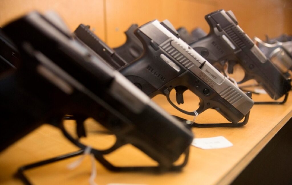 Qeveria propozon uljen e moshës për mbajtjen e armëve në Shqipëri (Kategoritë që përfitojnë) arme 1