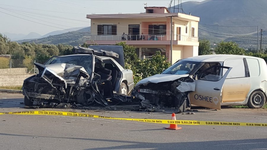 Makina e OSHEE-së përplaset kokë më kokë me Benz-in tek Ura Vajgurore, tre të plagosur auto moooo1600269738 1