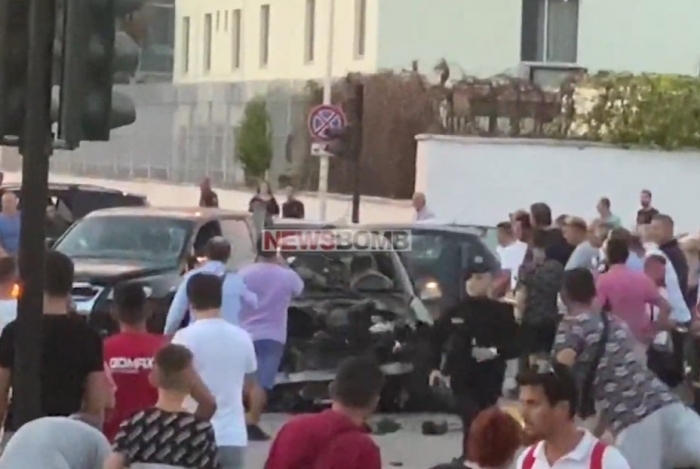 Atentati ndaj Preng Gjinit / Kamerat filmojnë nipin e Kastriot Reçit, aktivizoi lëndën plasëse dhe… ddd54820790996f1f78e3924e61c2fed L