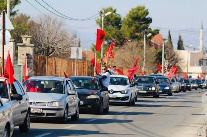 Mali i Zi miraton ligjin për simbolet kombëtare, shqiptarët do të përdorin flamurin kuqezi flamur