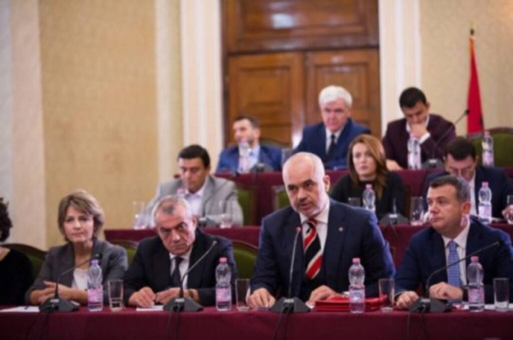 Kryeministri Rama mbërrin në Elbasan, ku do të mblidhet grupi parlamentar grupi i ps 1