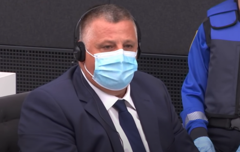 (VIDEO) “Faqezinjtë tanë deputetë për postet e rrogat e veta, e kanë sjellë popullin këtu”, fjalimi i ashpër i Haradinajt në Hagë që po bën xhiron e rrjeti haradinaj