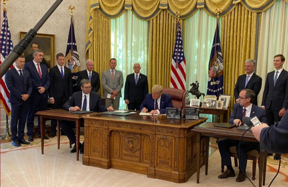 Nënshkruhet marrëveshja Kosovë-Serbi brenda Shtëpisë së Bardhë hoti vucic kosove serbi trump shba