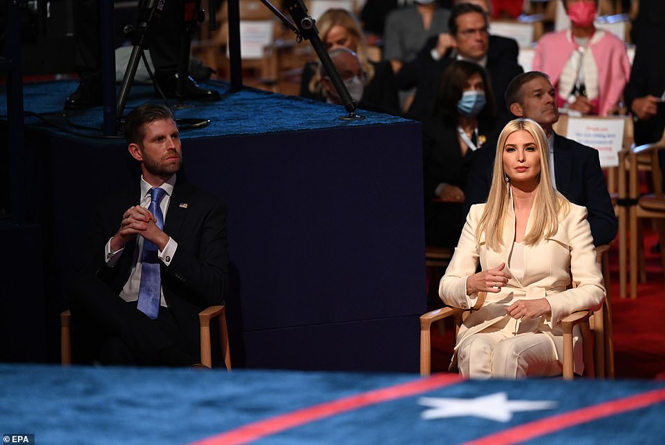 FOTOT: “Do ta qepësh gojën o burr”, çfarë nuk u pa nga debati që ndezi jo vetëm Amerikën 5 ivanka 1 1
