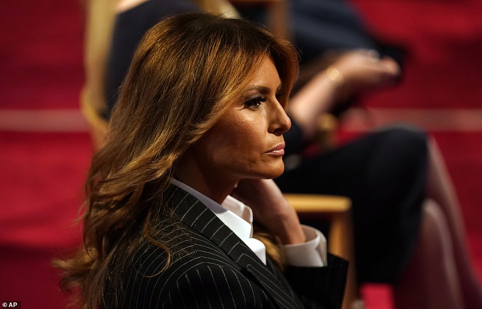 FOTOT: “Do ta qepësh gojën o burr”, çfarë nuk u pa nga debati që ndezi jo vetëm Amerikën 7 melanie 1