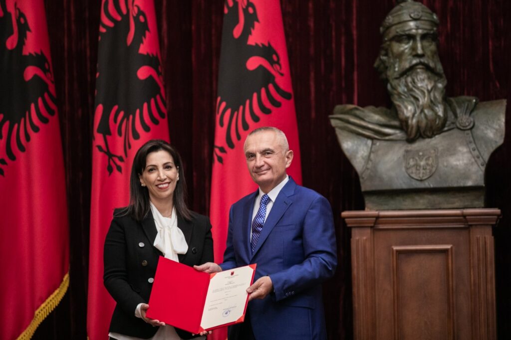 Pas betimit te Meta, ministrja e Arsimit bën premtimin: Do jem zëri i çdo nxënësi, mësuesi! meta evis kushi