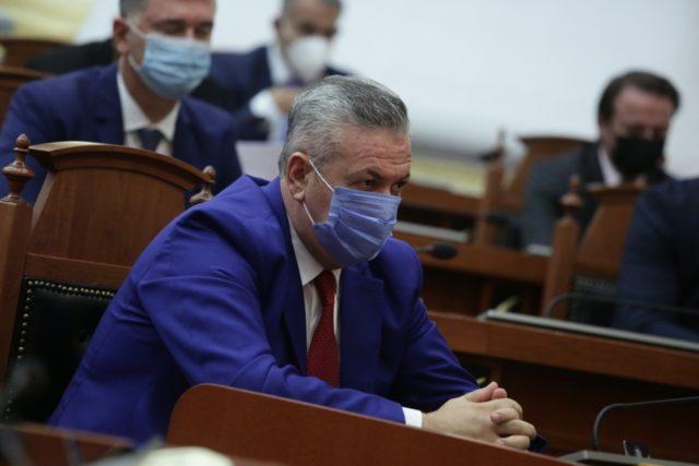 Hajdari maskë me zemra, kështu u dukën këtë sesion të ri parlamentarët 4 parlament 2