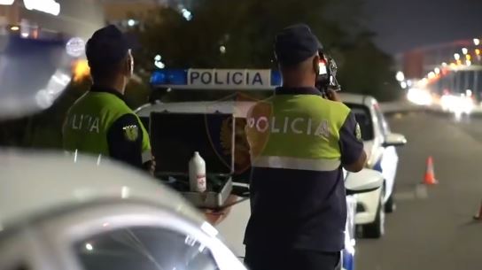 VIDEO/ Gara me shpejtësi rrufe, të dehur dhe pa dokumenta, policia arreston 10 shoferë gjatë natës policia 3 1