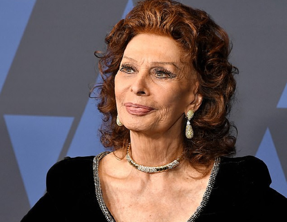 » Sophia Loren mbush 86-vjeç