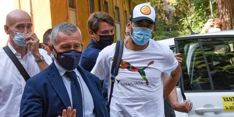 Nisin hetimet për Luis Suarez, kopjoi në provim për të marrë shtetësinë italiane suarez 1 750x375 1