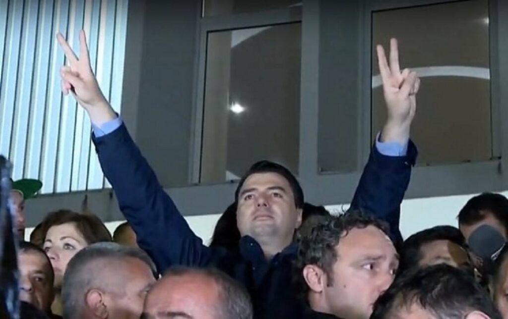 “Tik tak…tik tak”/ Demokratët “ndizen” pas caktimit të datës së zgjedhjeve, paralajmërojnë fundin tik tak