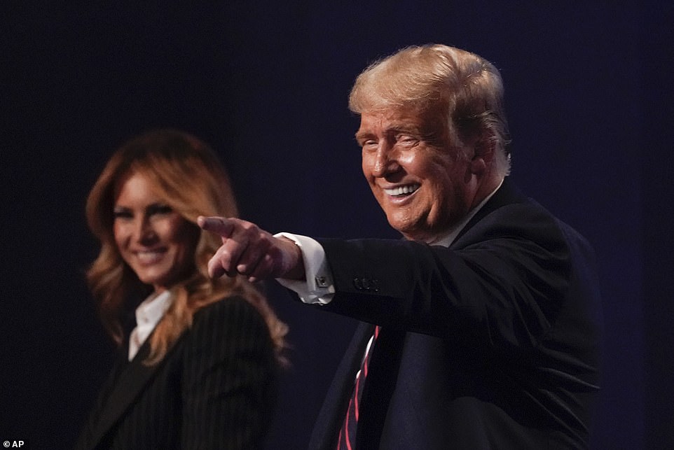 FOTOT: “Do ta qepësh gojën o burr”, çfarë nuk u pa nga debati që ndezi jo vetëm Amerikën 13 trump 16
