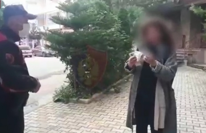 Sot dita e parë e maskave me detyrim, ja sa gjoba 3000 lekëshe janë vënë në të gjithë vendin 08015fced30bbf7eb67e94df82f22412 L