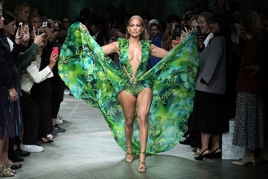 Luana Vjollca blen 10600 euro fustanin “Versace”, nuk kursen për t’i ngjarë yllit J.LO 1 2 63