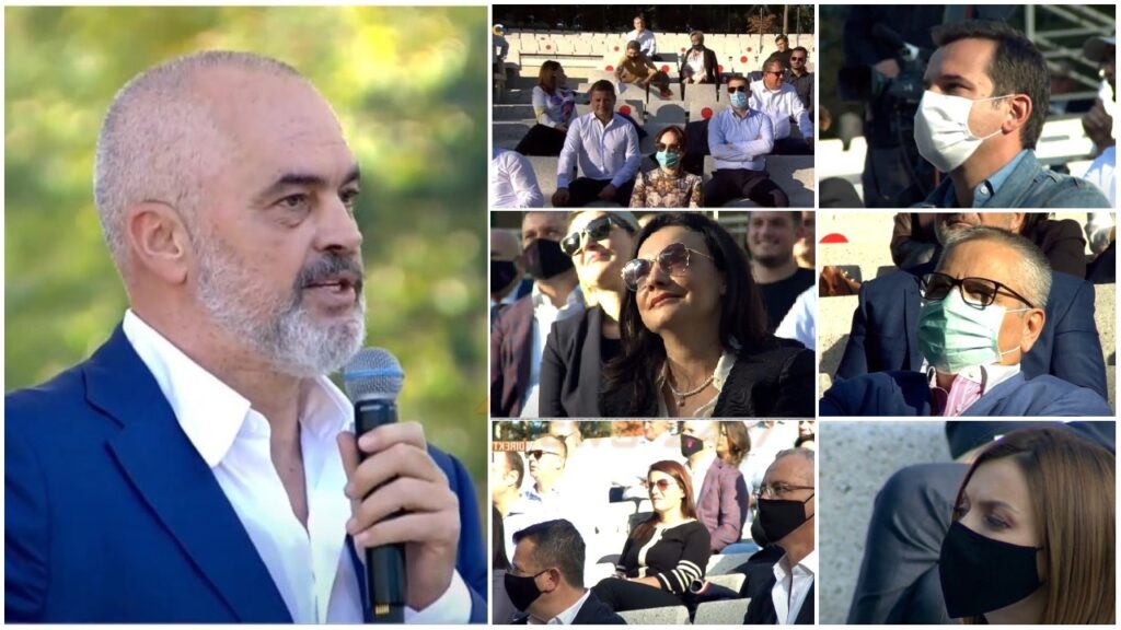 FOTO/ Socialistët në shkallët e Amfiteatrit, nga maskat tek distanca mes njëri-tjetrit 3ca7fb41 fa5f 4783 b9b6 6dc4080bc517