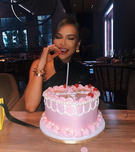 Lori Hoxha ndan pamjet nga festa speciale e ditëlindjes: Mbijetova 9862 ditë 2 464211