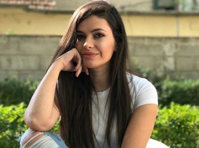 Para 3 vitesh humbi jetën në mënyrë tragjike, miqtë e gazetares së njohur shqiptare përlotin rrjetin me dedikimet e tyre 1 640 0 5f9a96d672503