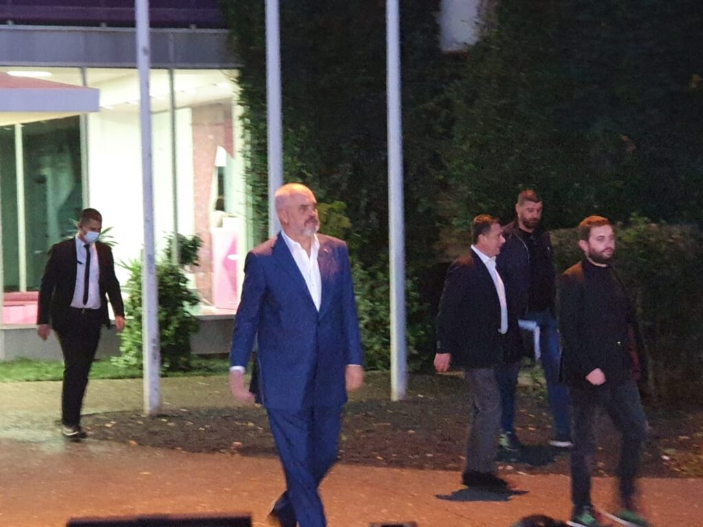 “Janë gati vlerësimet për deputetët e qarkut”, Rama: Së shpejti çdokush mund të vlerësojë edhe ministrat 7e266bb4 5053 4d88 bf9a aed7b73c73b5