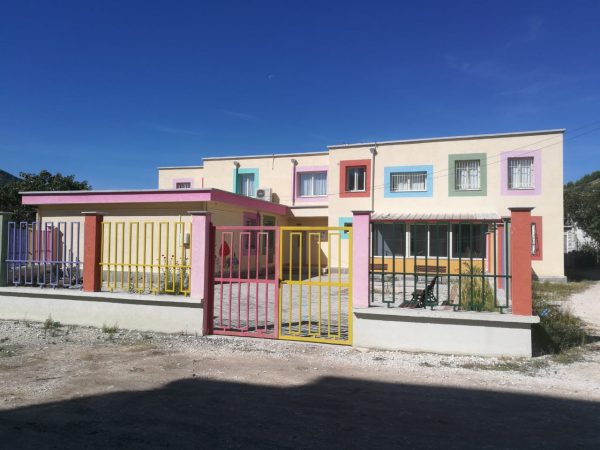 Mbyllet çerdhja në Berat, dalin pozitivë me COVID-19 edukatorja dhe sanitarja Cerdhja Berat 600x450 1