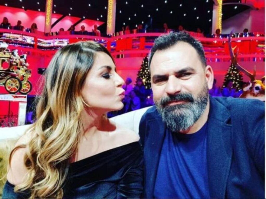 Bashkëshorti i Jonida Shehut feston ditëlindjen, moderatorja poston videon e festës në familje Jonida 2