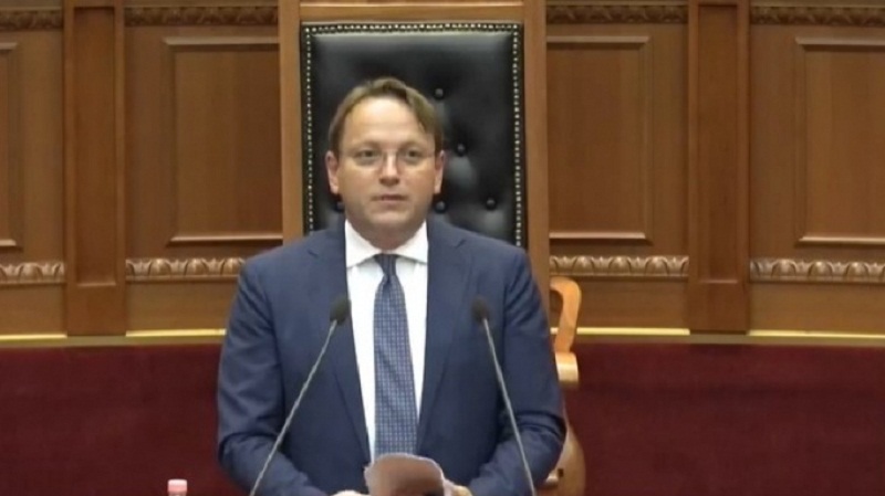Varhelyi: Për aq kohë sa ndryshimet në Kodin Zgjedhor nuk ndalojnë koalicionet paszgjedhore, s’ka problem Oliver Varhelyi 2