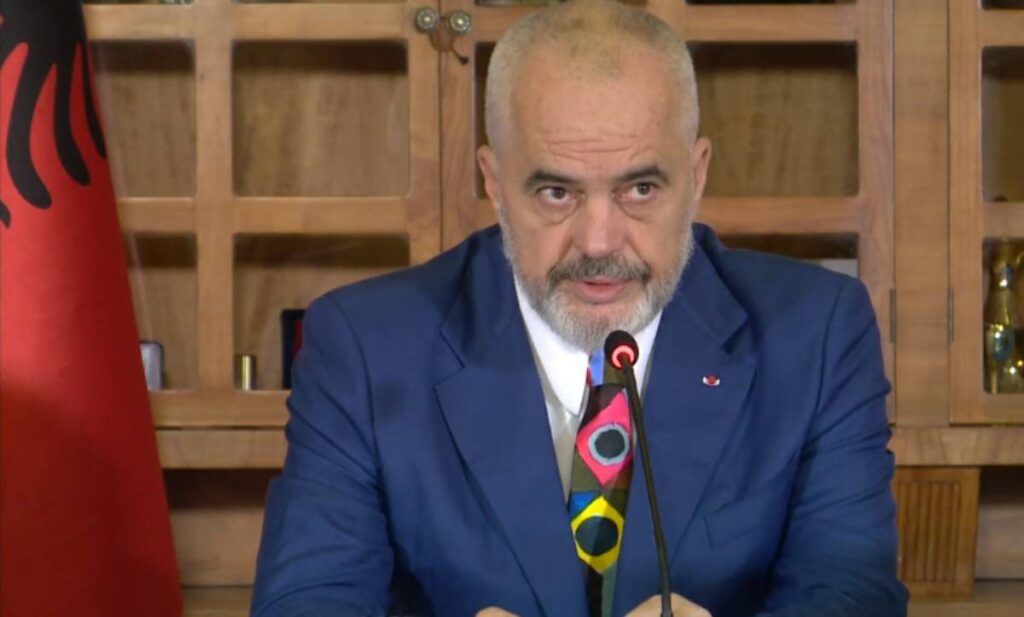 Maska do përdoret kudo nga e enjtja e 15 Tetorit/ Rama: E detyrueshme të paktën deri në Shkurt, ja kush do përjashtohet Rama 5