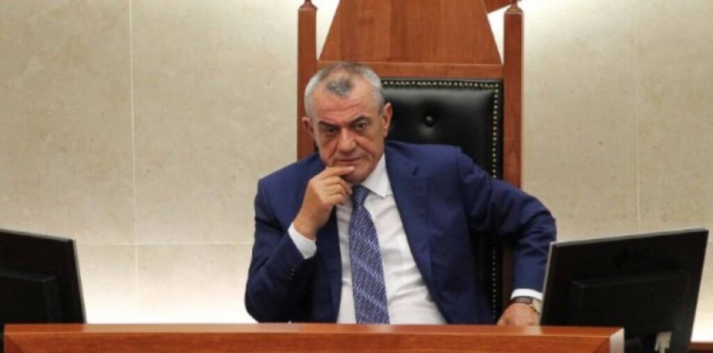 Kujtim Gjuzi revoltohet me Ruçin, i bën kërkesën e hapur në Kuvend: Sot dua të më jepni… Ruci 1