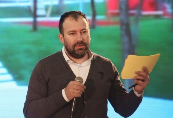 U padit nga Aleanca për Teatrin, Gjykata e Tiranës jep vendimin për nënkryetarin e Bashkisë së Tiranës a26384e1473e339ab51f2afac694e01f L