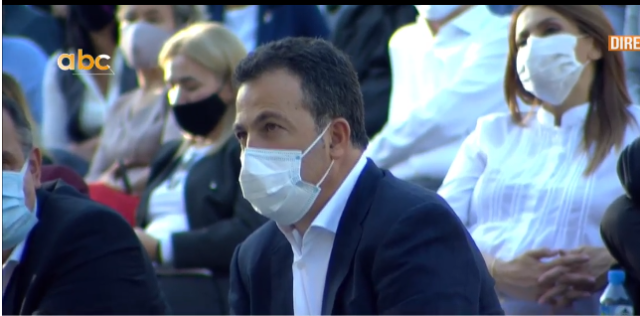 FOTO/ Socialistët në shkallët e Amfiteatrit, nga maskat tek distanca mes njëri-tjetrit 5 asambleja e ps 2