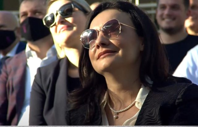 FOTO/ Socialistët në shkallët e Amfiteatrit, nga maskat tek distanca mes njëri-tjetrit 8 asambleja e ps 4