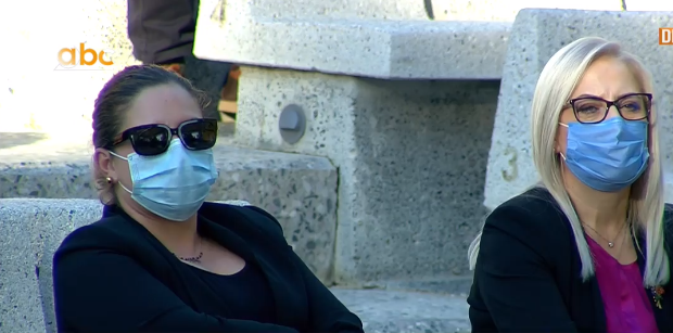 FOTO/ Socialistët në shkallët e Amfiteatrit, nga maskat tek distanca mes njëri-tjetrit 10 asambleja e ps 5