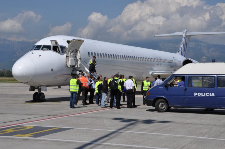 Iu refuzua azili në Francë, kthehen me çarter 25 shqiptarë avion