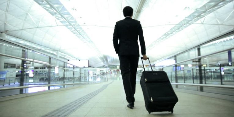 2021, Rregulla të reja për udhëtarët shqiptarë drejt BE! Ja të gjitha risitë duke nisur nga 1 janari biznesmen turist 765x383 1