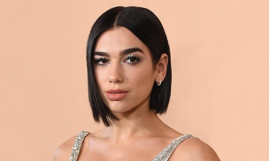 Dua Lipa surprizon fansat teksa shfaqet bionde me flokë të shkurtër! Duket fantastike! dua lipa 1 1