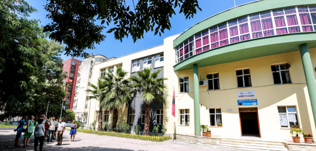 Rekord infektimesh në shkollën “Emin Duraku” në Tiranë, karantinohen 29 mësues emin duraku shkolla