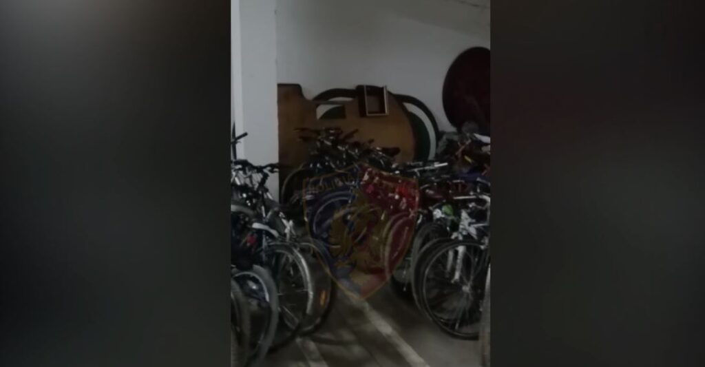 Vidhnin biçikleta në Tiranë, arrestohen 2 persona, në kërkim 3 të tjerë hbfhsbfb fs bf