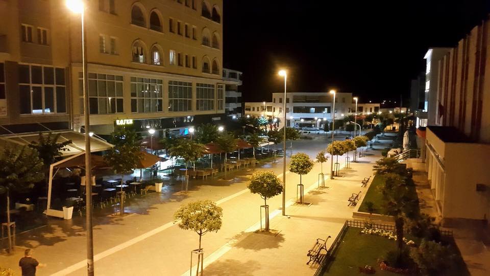 E rëndë në Librazhd, i riu hidhet nga kati i pestë i pallatit librazhd