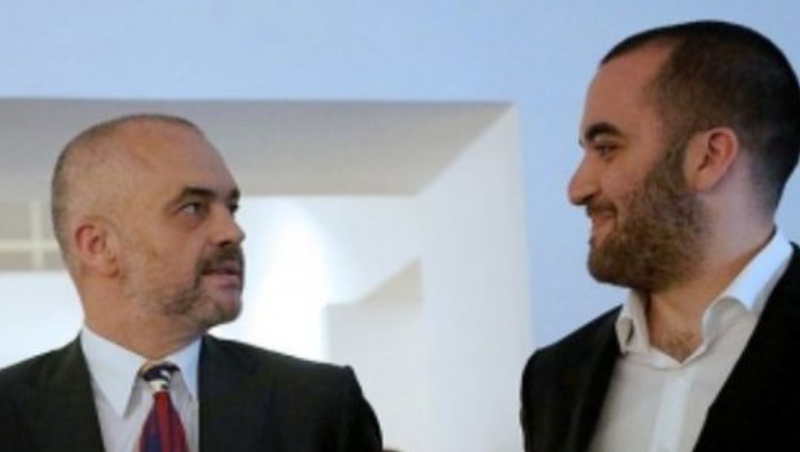 I bllokuar në trafik, Greg Rama shfaqet si asnjëherë më parë në makinë! rama greg