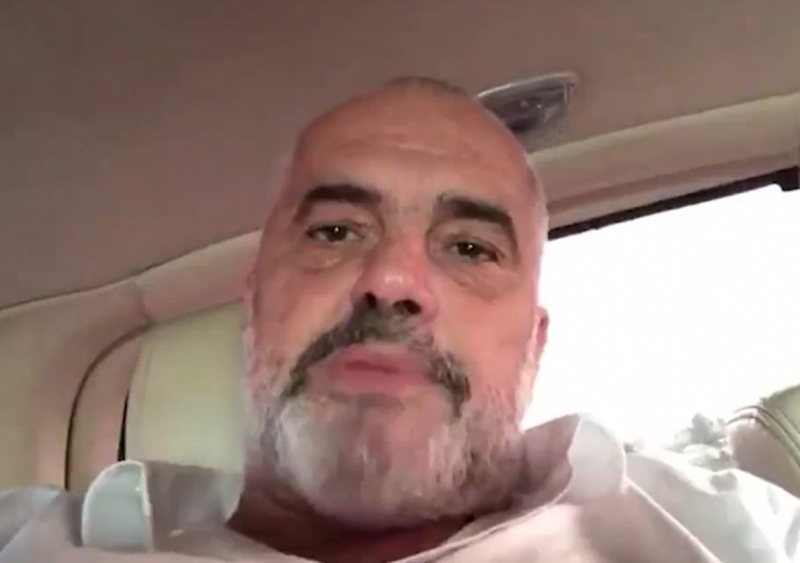 “A do të ketë një paketë të tretë ekonomike për të ndihmuar bizneset?”, Rama shfaqet nga makina ‘live’ dhe i jep përgjigje qytetarit rama ne makine live
