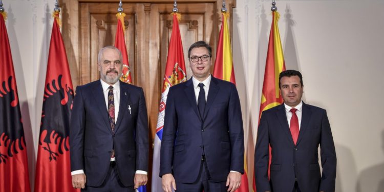 Zbardhet takimi Rama-Vuçiç-Zaev: Kriza ka theksuar nevojën për bashkëpunim, ftojmë Kosovën t’i bashkohet kësaj nisme rama vucic dhe zaev 750x375 1