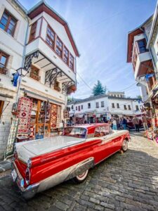 "Retronësokak", parada e makinave "old" i jep jetë kalldrëmeve të Gjirokastrës (FOTO) 11 ret